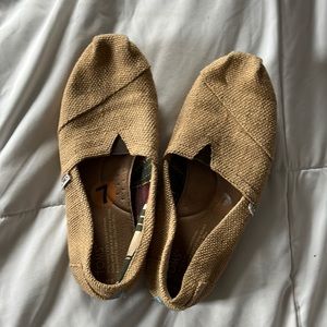 Toms Burlap Sz 7